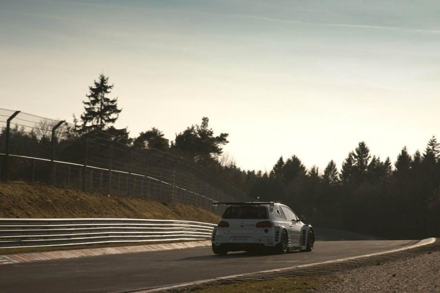  Volkswagen Golf24 24h Nurburgring 2011 года  (фото 19 из 34)
